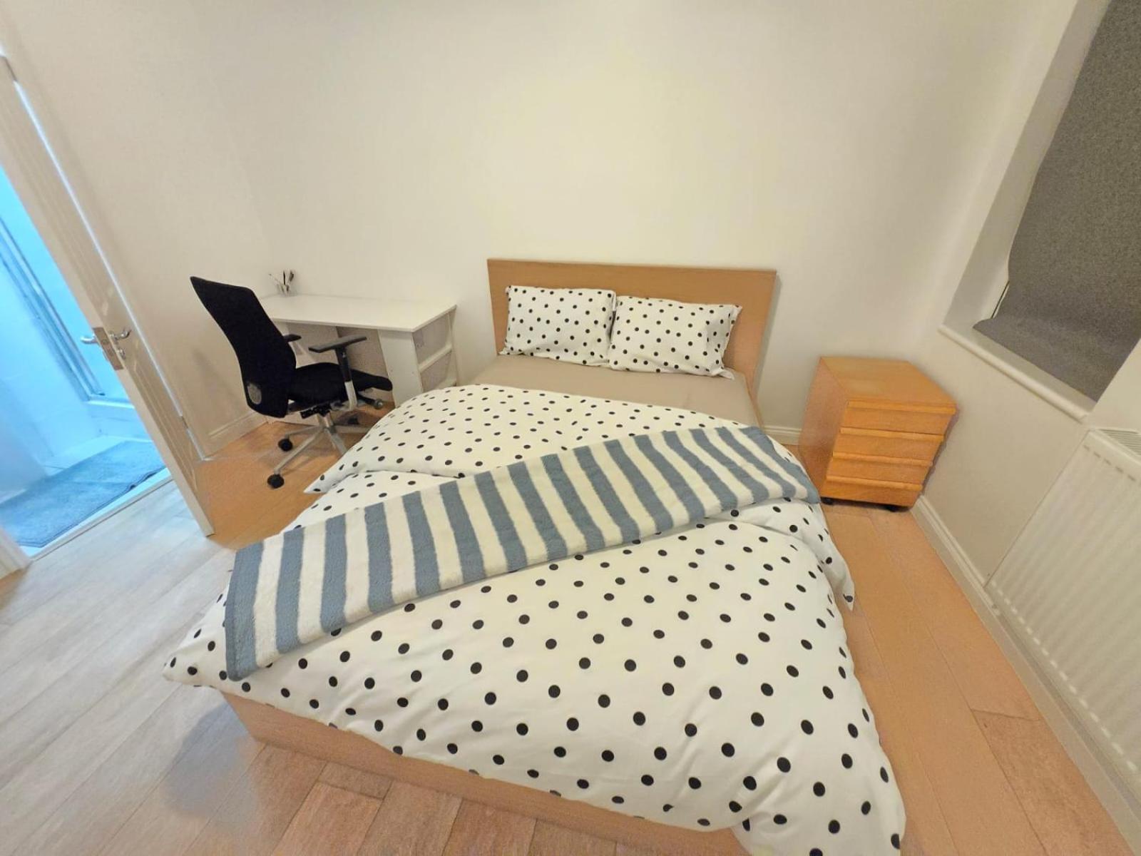 Chariss Room 5 Norwood Екстер'єр фото